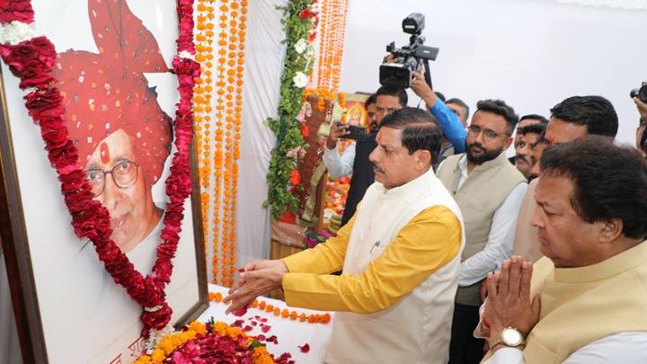 मुख्यमंत्री डॉ. मोहन यादव ने पूर्व मुख्यमंत्री स्व. श्री पटवा की पुण्यतिथि पर नमन किया